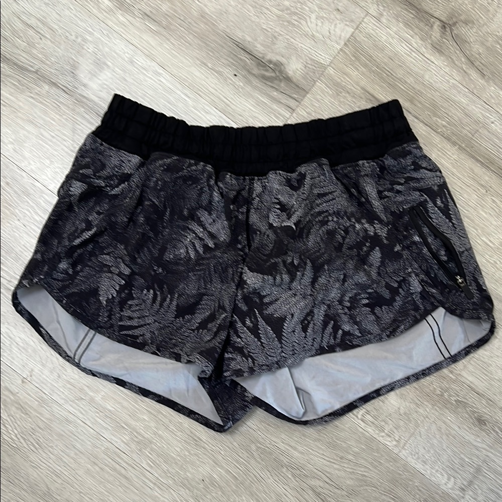 Lululemon Tracker IV shorts size 6